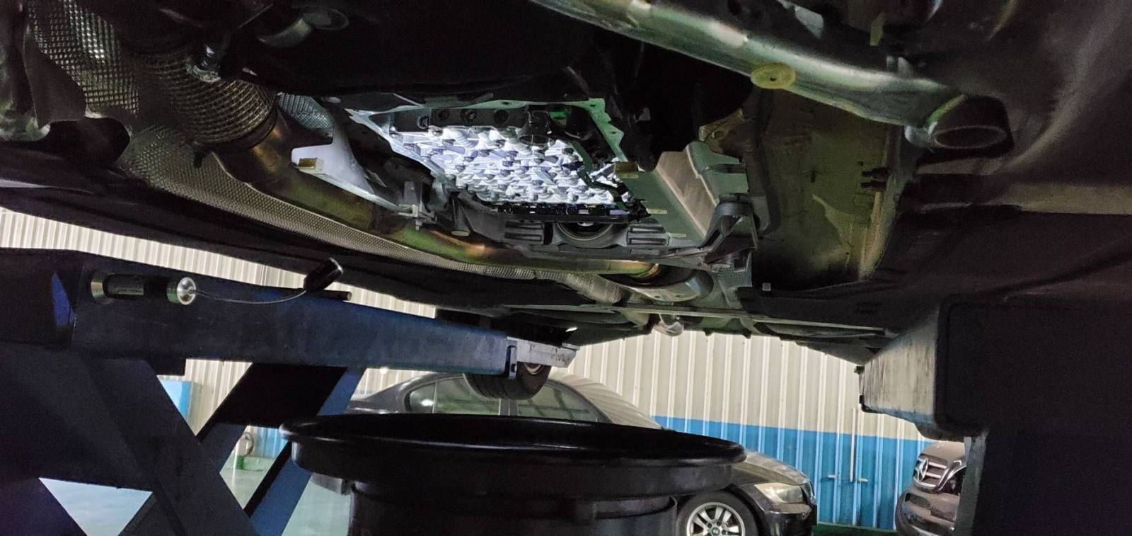 車主應定期更換變速箱油，更換變速箱濾網並拆下油底殼清潔