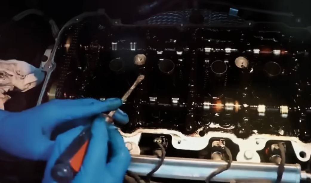 美國汽車用0W-20，但相同引擎在海外卻用5W-30 —— 原因大曝光(技師講解！)